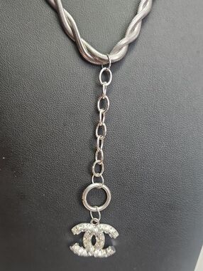 Twisted Herringbone Sparkly C necklace